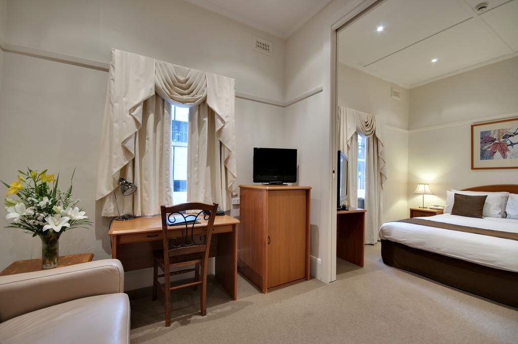 Hotel Charsfield Melbourne Room photo
